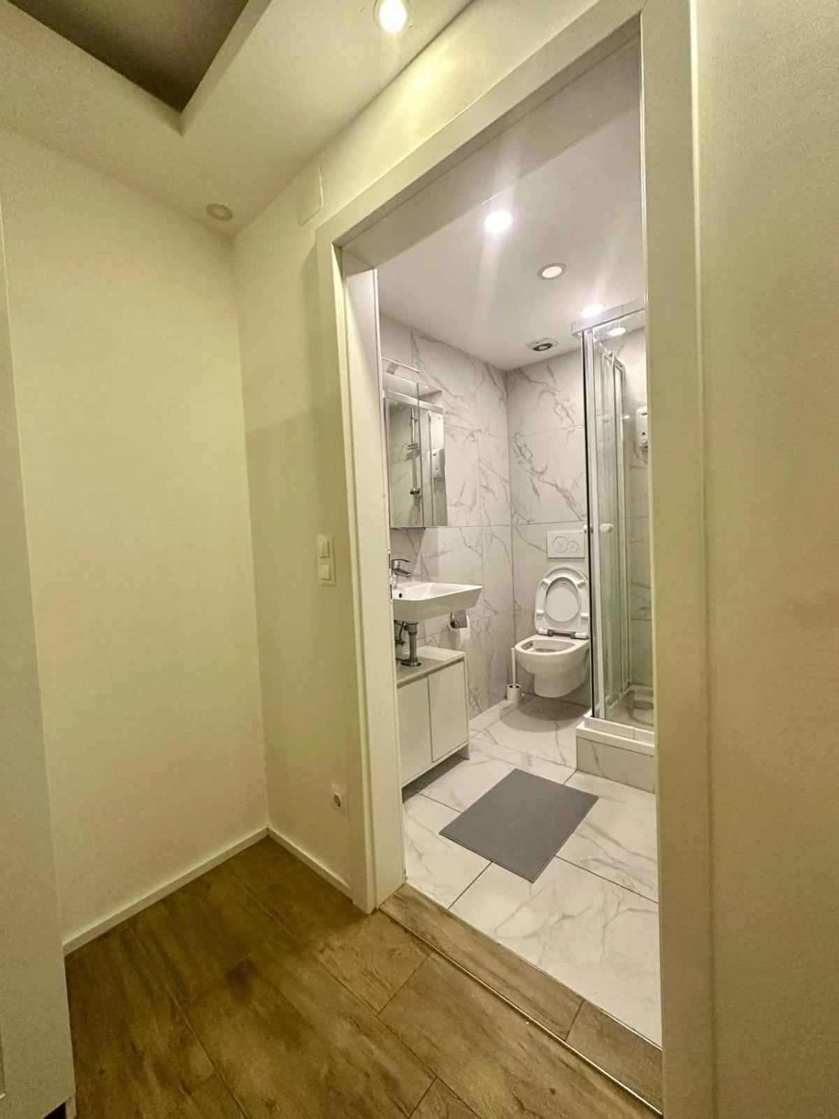 Ar Living Vienna Klosterneuburger Studios Buitenkant foto